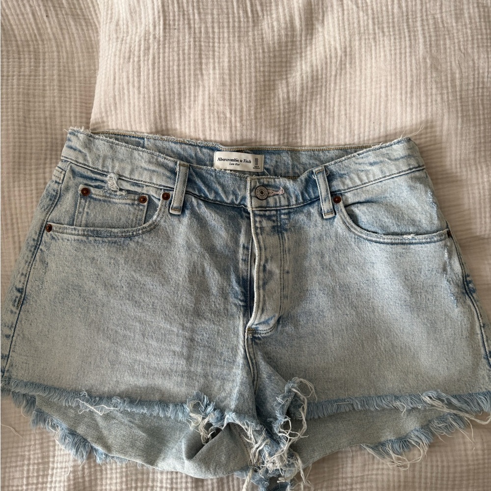 Abercrombie & Fitch Curve Love Denim Shorts - Light Wash